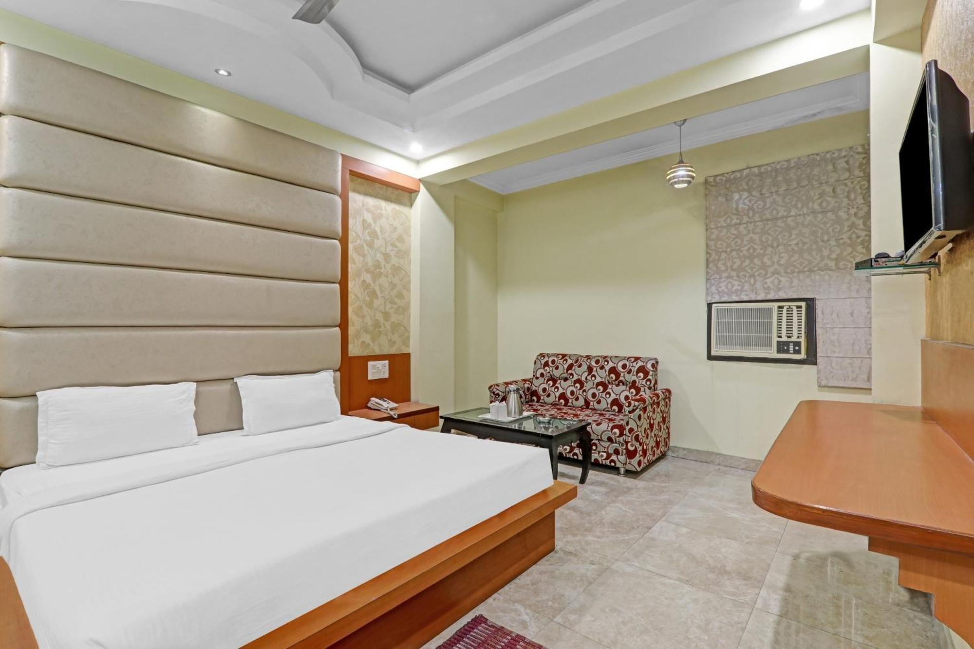 Super Capital O Townhouse Govinda Royal Hotel Kánpur Kültér fotó