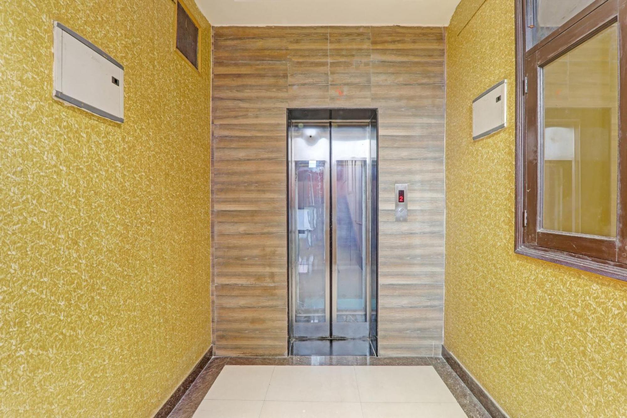 Super Capital O Townhouse Govinda Royal Hotel Kánpur Kültér fotó
