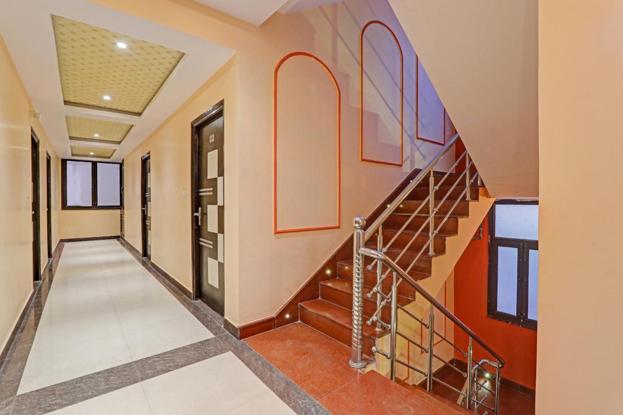 Super Capital O Townhouse Govinda Royal Hotel Kánpur Kültér fotó