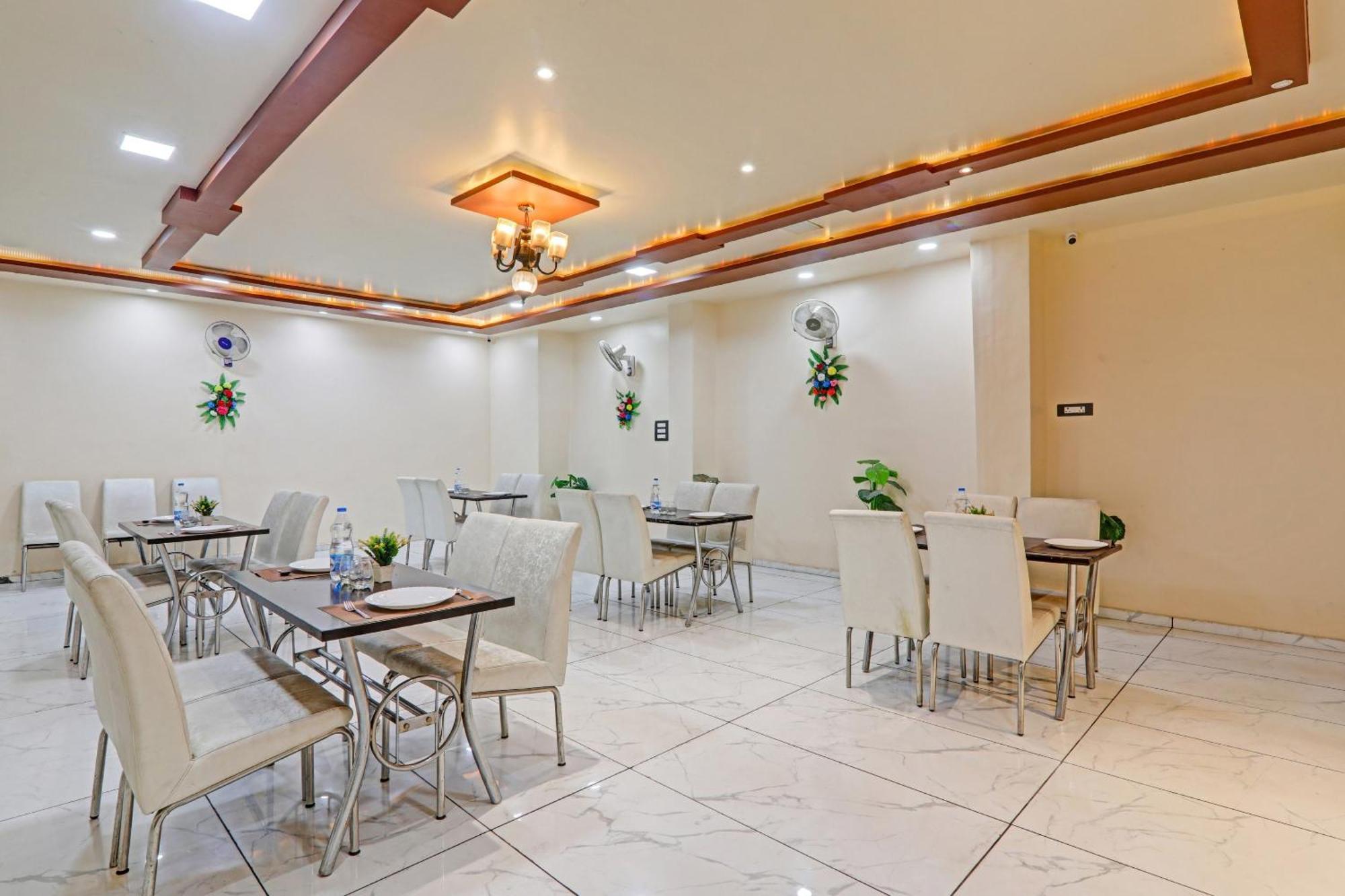 Super Capital O Townhouse Govinda Royal Hotel Kánpur Kültér fotó