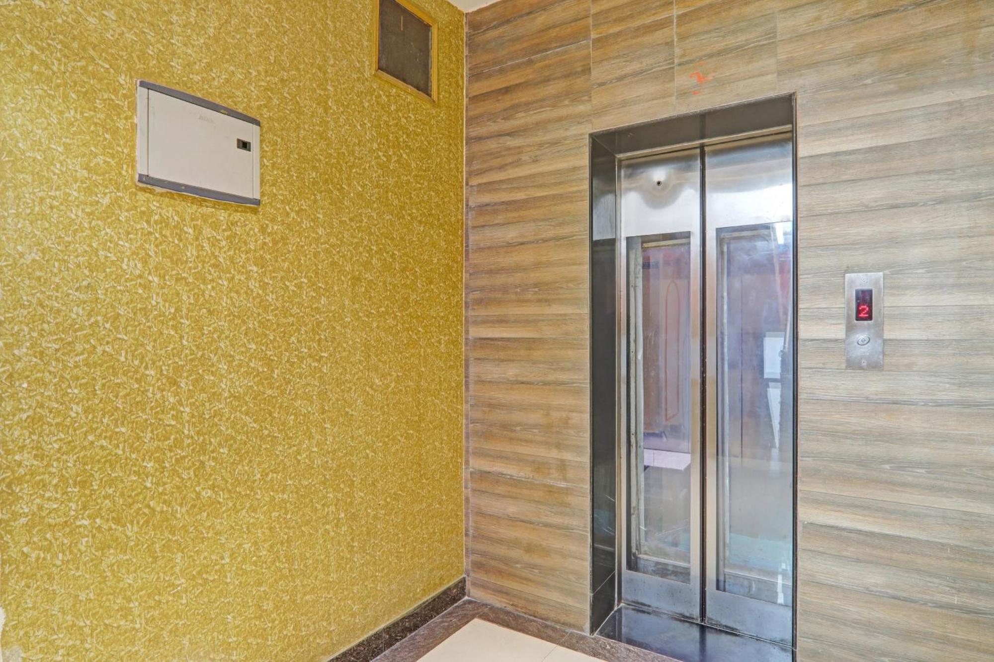 Super Capital O Townhouse Govinda Royal Hotel Kánpur Kültér fotó